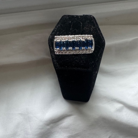 GLAMOUR ENGAGEMENT RING SIZE 10 - Picture 7 of 7